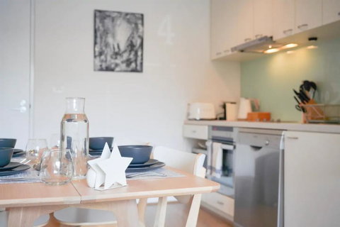 Modern 2 Bedroom Apartment Close To Beach And City - Accommodation VIC 1