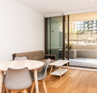 Modern Apartment in Darling Harbour - Accommodation VIC