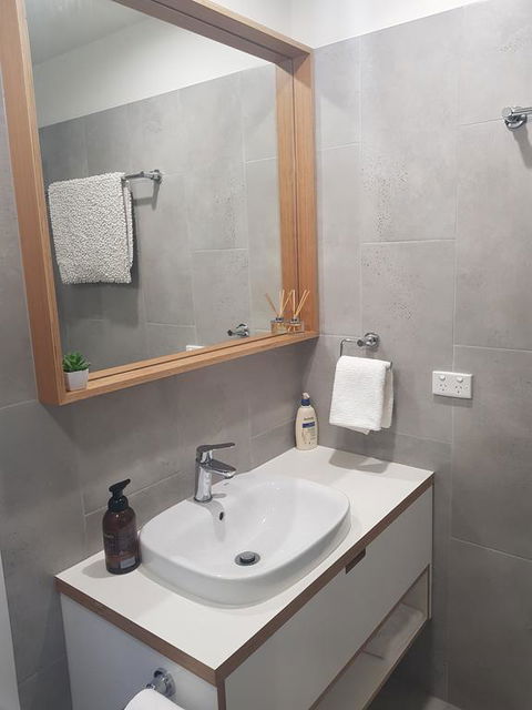 Modern, Private And Close To Town. - Accommodation VIC 3