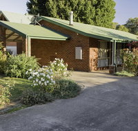Monty's on Lumley Drive - Accommodation VIC
