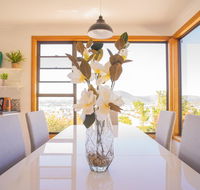 Moonah House-10 mins to CBD  MONA 4BR 2 BATH great view park 3 cars sleep 11 king bed en-suite - Accommodation VIC