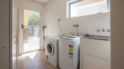 Moondara Unit 2, 21 Bulcock Beach Esplanade, Bulcock Beach - Accommodation VIC 2