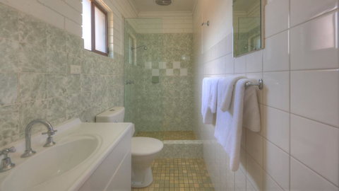 Motel Meneres - Accommodation VIC 3