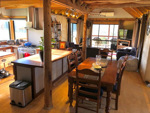 Mountain Grass Lodge (2 Bedroom) - Accommodation VIC 1