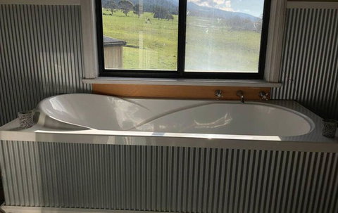 Mountain Grass Lodge (2 Bedroom) - Accommodation VIC 3