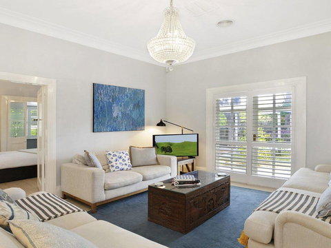 Nattai Lodge - House & Cottage In Beautiful Garden - Accommodation VIC 3