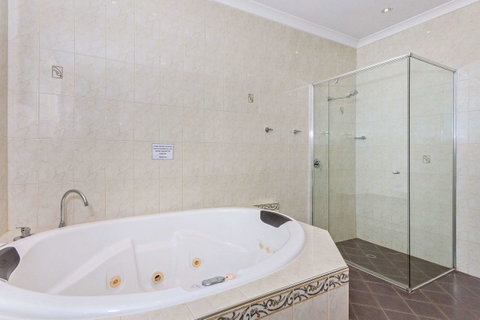 Quality Hotel Bayswater - Accommodation VIC 20