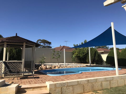 Blue Lake Family Retreat - Accommodation VIC 3