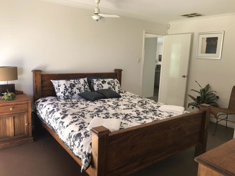Blue Lake Family Retreat - Accommodation VIC 6