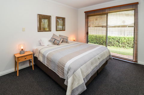 Bayshore Beachside Resort - Accommodation VIC 1