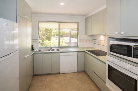 Bayshore Beachside Resort - Accommodation VIC 12