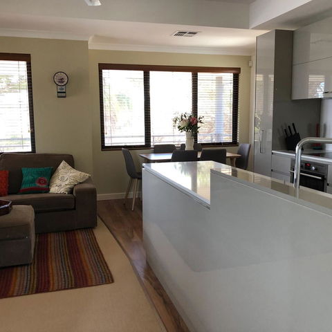 Mullaloo Beachfront Retreat - Accommodation VIC 4