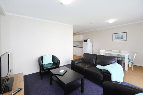 West Beach Lagoon 202 - Quiet & Ground Floor! - Accommodation VIC 11