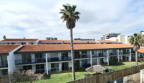 West Beach Lagoon 202 - Quiet & Ground Floor! - Accommodation VIC 19