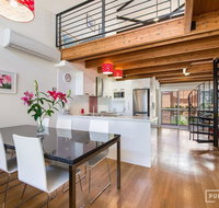 Spacious Central Townhouse - Accommodation VIC