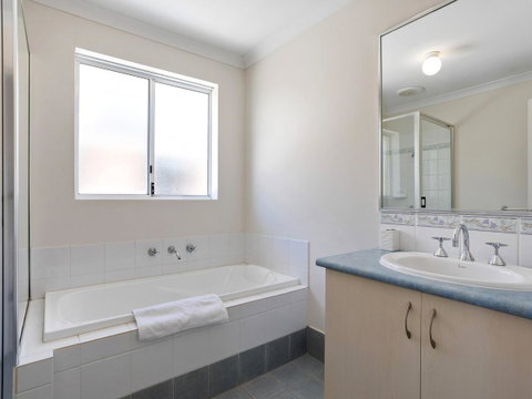Cooper Street - Accommodation VIC 20
