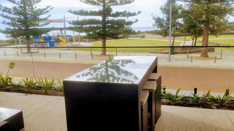 Mandurah Beach Front Apartment - Accommodation VIC 14