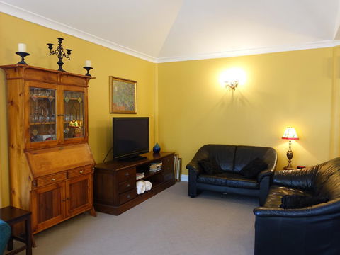 The Blacksmiths Cottage - Accommodation VIC 11