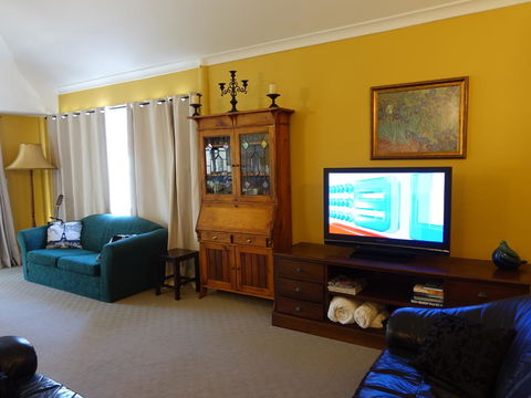 The Blacksmiths Cottage - Accommodation VIC 34