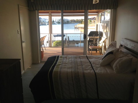 Waterside Canal Dreams - Accommodation VIC 17