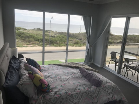 Beach House At SeaScapes.. - Accommodation VIC 4