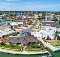 LA ANCHOR ON THE CANALS MANDURAH - Accommodation VIC