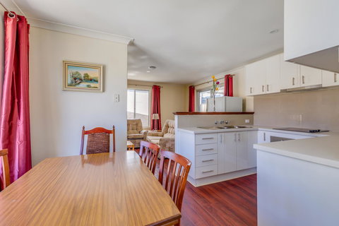 Brilliant, Neat, Convenient, Family-friendly House - Accommodation VIC 3