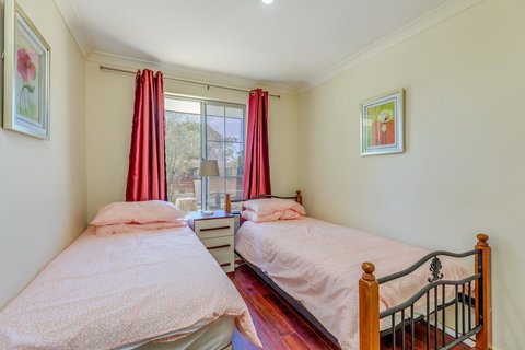Brilliant, Neat, Convenient, Family-friendly House - Accommodation VIC 10