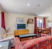 Brilliant neat convenient family-friendly house - Accommodation VIC
