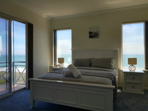 Caravel Beach House Mandurah - Accommodation VIC 12