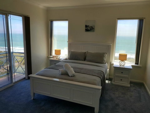 Caravel Beach House Mandurah - Accommodation VIC 16