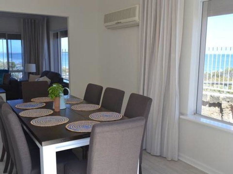 Caravel Beach House Mandurah - Accommodation VIC 31