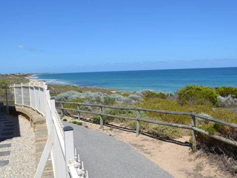 Caravel Beach House Mandurah - Accommodation VIC 34