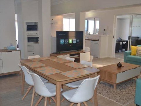 Caravel Beach House Mandurah - Accommodation VIC 22