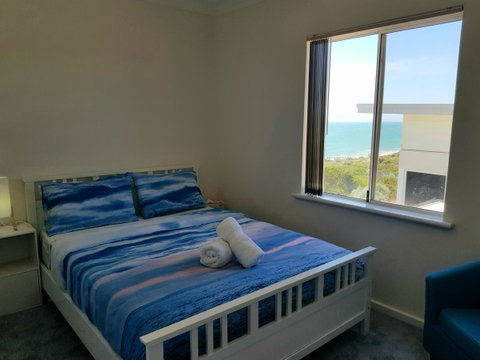 Caravel Beach House Mandurah - Accommodation VIC 3