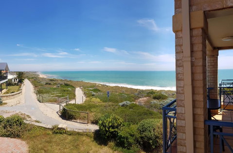 Caravel Beach House Mandurah - Accommodation VIC 2