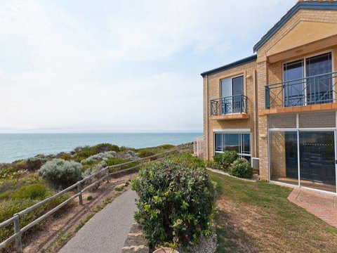 Caravel Beach House Mandurah - Accommodation VIC 0