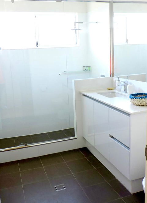 Contemporary Cove - Quindalup - Accommodation VIC 9