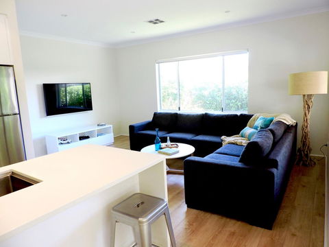 Contemporary Cove - Quindalup - Accommodation VIC 5
