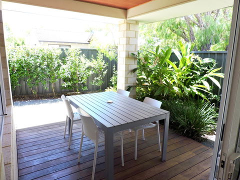Contemporary Cove - Quindalup - Accommodation VIC 11
