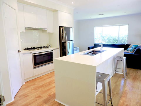 Contemporary Cove - Quindalup - Accommodation VIC 7