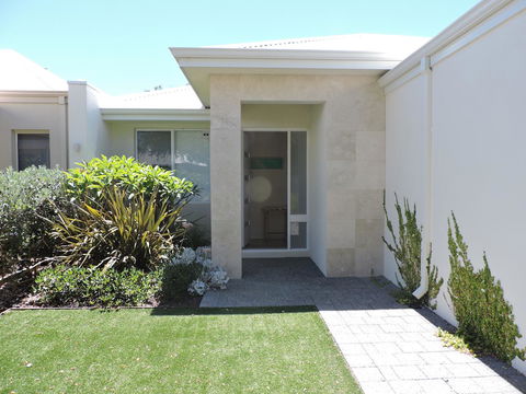 Contemporary Cove - Quindalup - Accommodation VIC 2