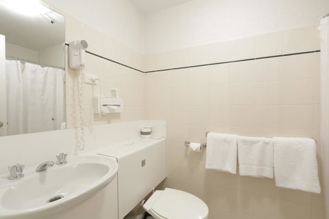 Atrium Hotel Mandurah - Accommodation VIC 37
