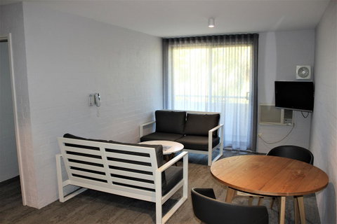 Atrium Hotel Mandurah - Accommodation VIC 4