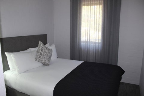 Atrium Hotel Mandurah - Accommodation VIC 3