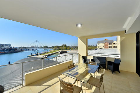 Dolphin Quay Apartments - Accommodation VIC 9