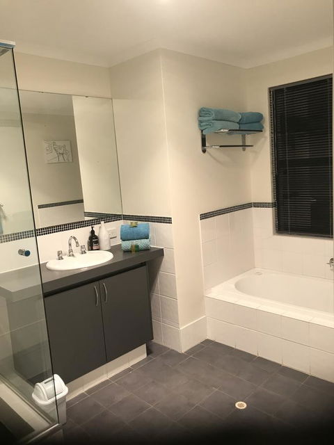THE SANCTUARY LUXURY HOLIDAY HOME - Accommodation VIC 6
