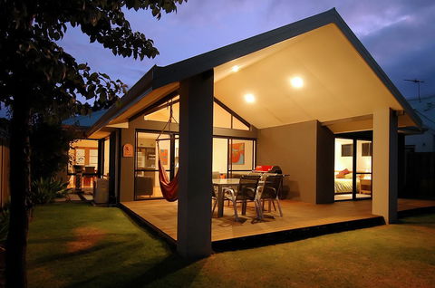 THE SANCTUARY LUXURY HOLIDAY HOME - Accommodation VIC 27