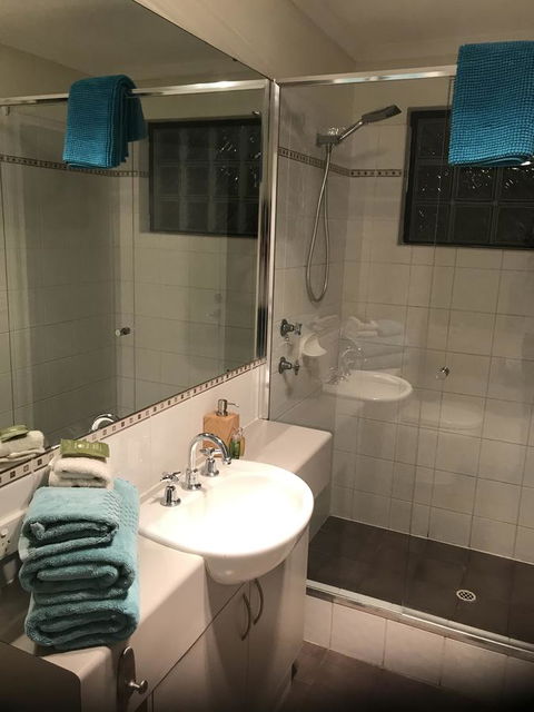 THE SANCTUARY LUXURY HOLIDAY HOME - Accommodation VIC 2