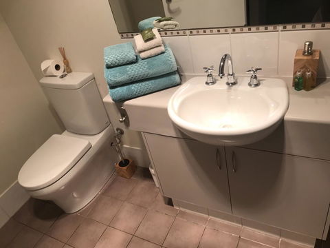 THE SANCTUARY LUXURY HOLIDAY HOME - Accommodation VIC 3